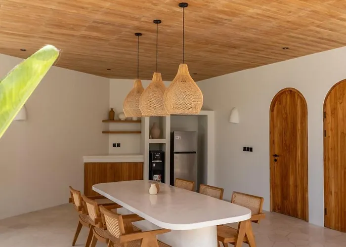 Cavallaro - Stunning 3br With Pool *